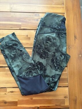 Mondetta Green Floral Print Leggings with Black Accents